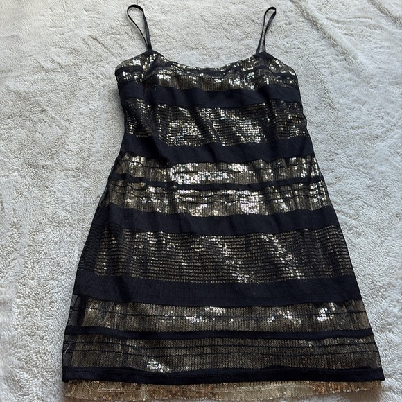 XXI Black & Gold Sequin Mesh Bodycon Dress – Size Medium | Y2K | Party Sparkle - Picture 3 of 5